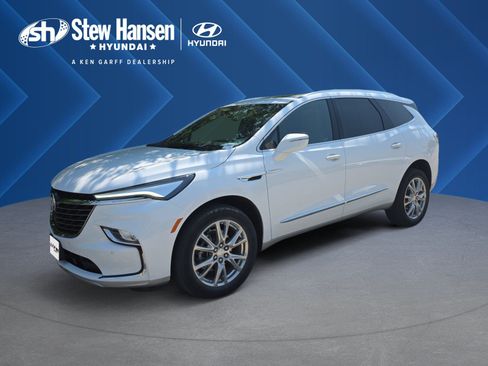 Used 2022 Buick Enclave Essence w/ Experience Buick Package AWD/4WD image 1