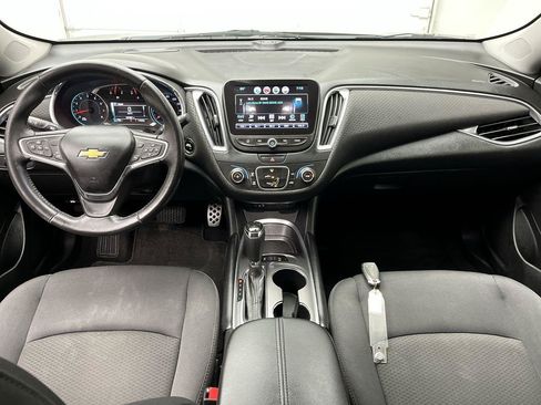 Used 2016 Chevrolet Malibu LT FWD image 4