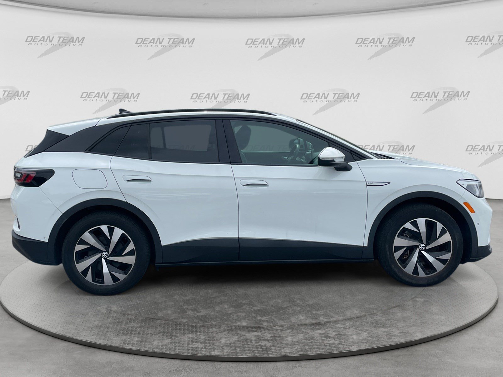 Used 2023 Volkswagen ID.4 Pro RWD image 9