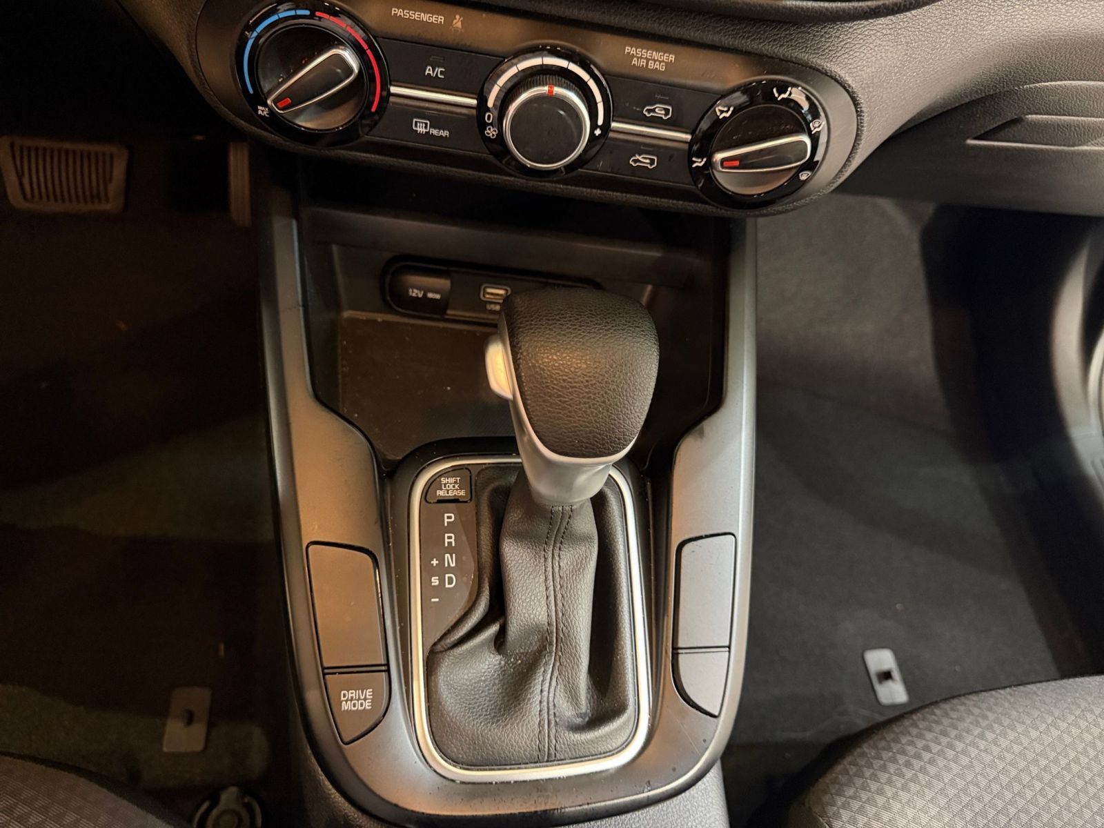 Used 2025 Kia Soul LX w/ LX Technology Package FWD image 39
