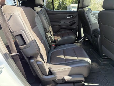 Used 2023 Chevrolet Traverse High Country image 15