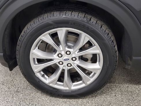 Used 2020 Ford Explorer XLT w/ Equipment Group 202A image 8