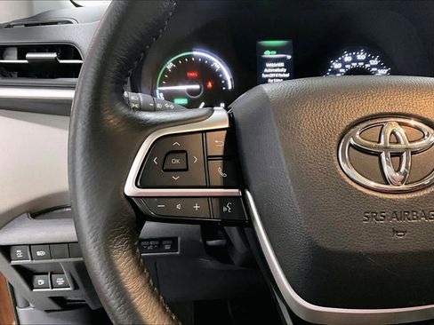 Used 2022 Toyota Sienna XLE image 22