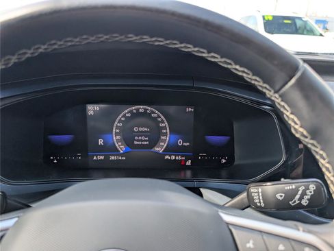 Used 2023 Volkswagen Taos SE image 29