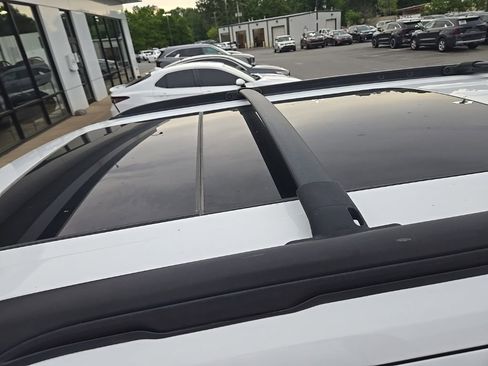 Used 2018 Ford Explorer XLT w/ Equipment Group 202A FWD image 5