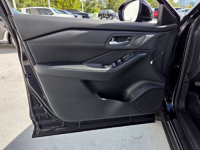 Used 2026 Nissan Rogue Dark Armor FWD image 27