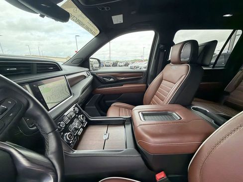 Used 2023 GMC Yukon XL Denali Ultimate w/ LPO, Floor Liner Package AWD/4WD image 11