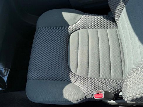 Used 2015 Nissan Frontier SV image 24