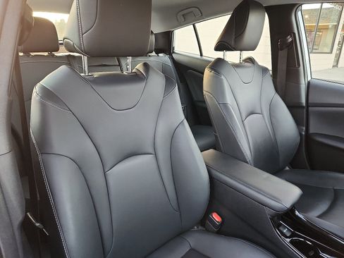 Used 2022 Toyota Prius Prime XLE image 31