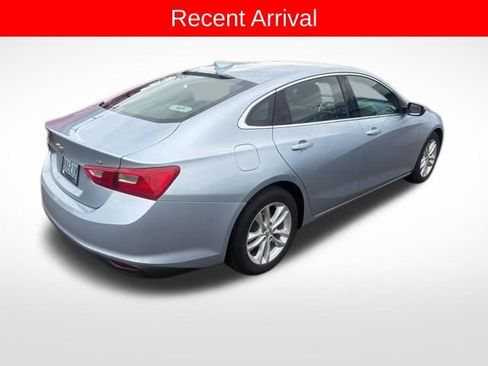 Used 2017 Chevrolet Malibu LT FWD image 4