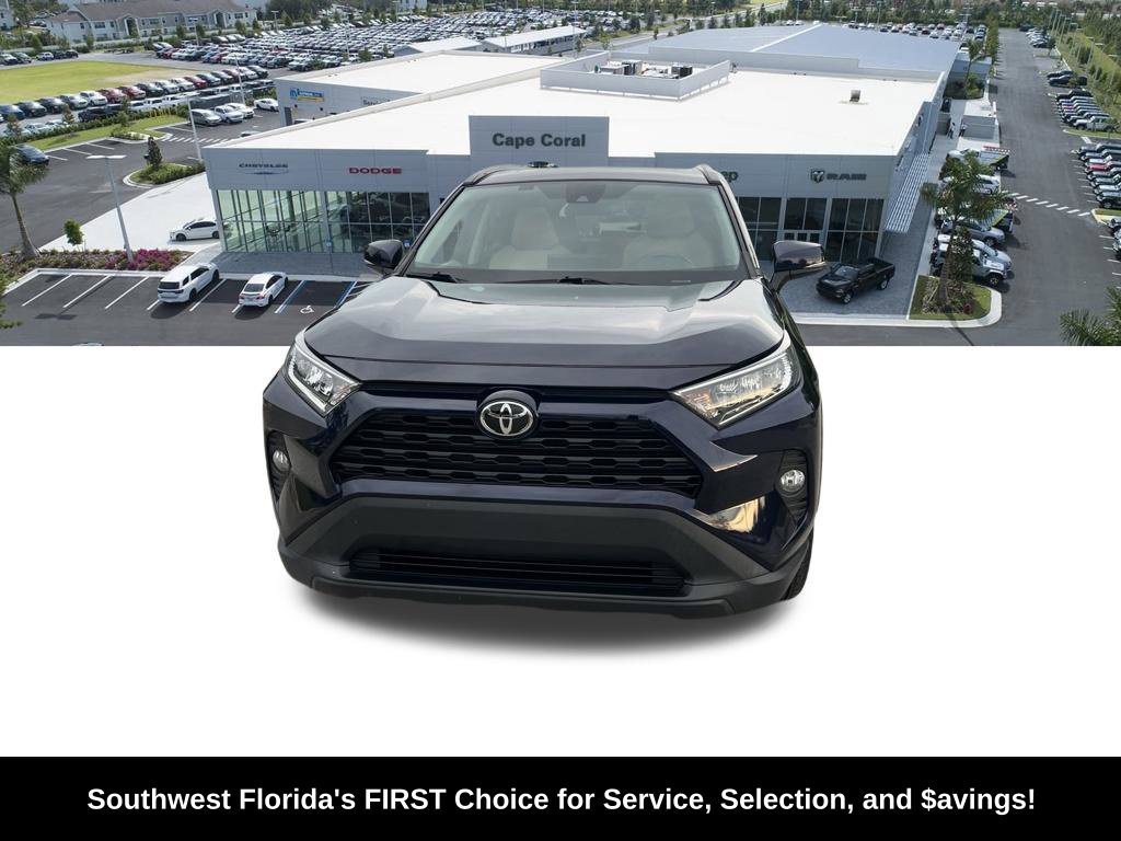 Used 2021 Toyota RAV4 XLE w/ Convenience Package FWD image 2