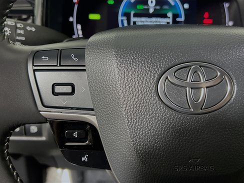 Used 2025 Toyota Camry SE FWD image 19