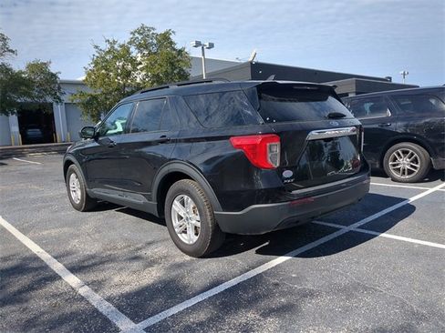 Used 2022 Ford Explorer XLT image 3