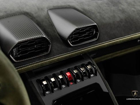 Used 2024 Lamborghini Huracan Sterrato image 44