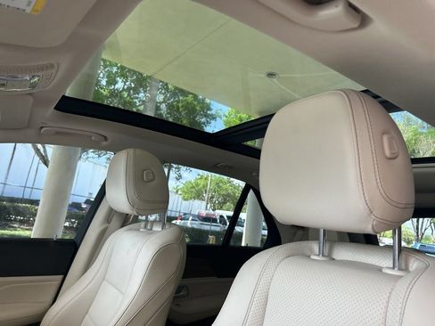 Used 2022 Mercedes-Benz GLE 450 4MATIC w/ AMG Line Exterior image 19