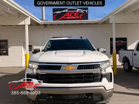 Used 2023 Chevrolet Silverado 1500 LT w/ Z71 Off-Road Package image 2