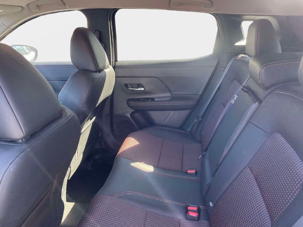 Used 2025 Nissan Kicks SR FWD image 16