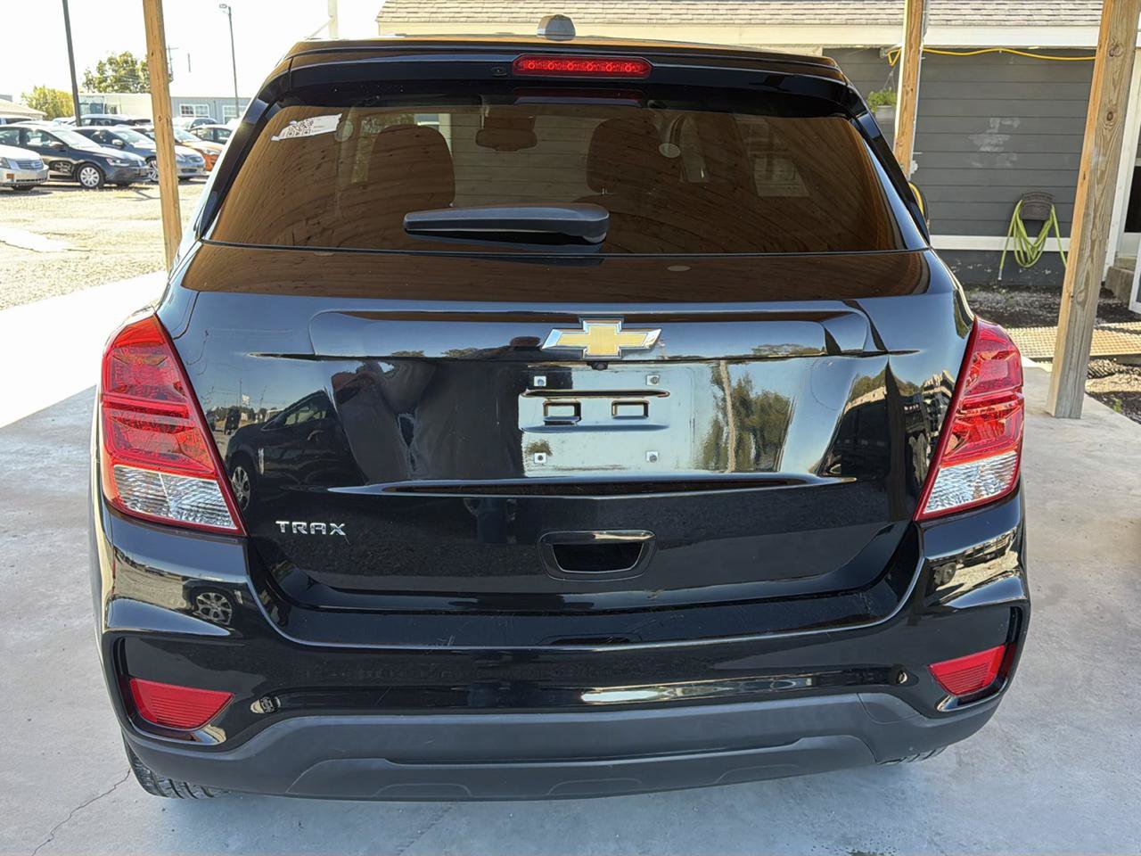 Used 2021 Chevrolet Trax LS w/ Tint and Cruise Package FWD image 4