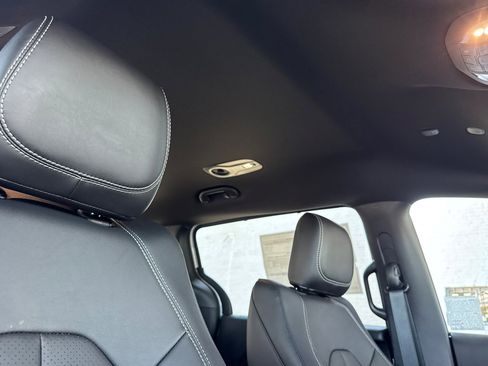 New 2027 Chrysler Pacifica Select FWD image 15