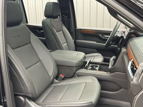 Used 2026 GMC Yukon Denali w/ Sun & Power Step Package AWD/4WD image 37