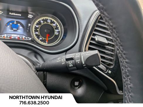 Used 2021 Jeep Cherokee Limited image 29