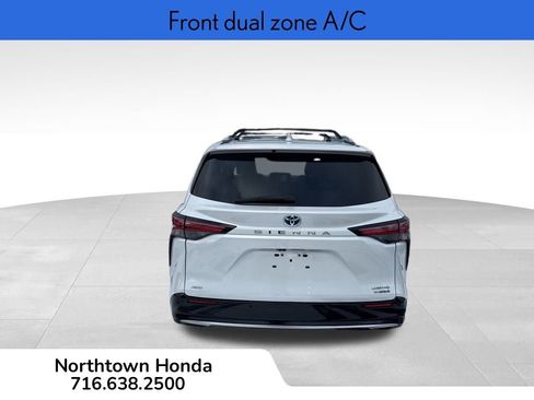 Used 2024 Toyota Sienna Limited image 6