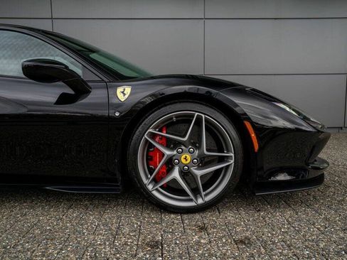 Used 2021 Ferrari F8 Tributo image 10