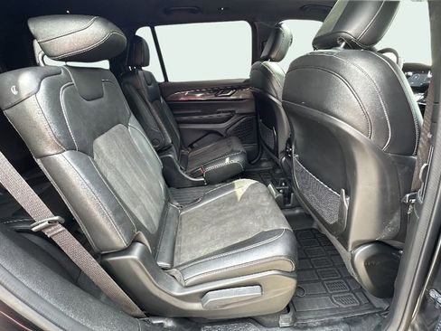 Used 2023 Jeep Grand Cherokee L Laredo image 15