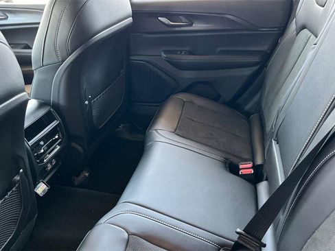 New 2025 Jeep Grand Cherokee Altitude image 12