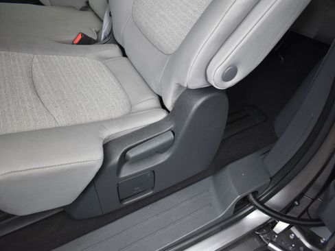 Used 2024 Toyota Sienna LE image 23