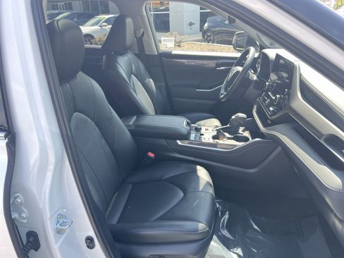 Used 2024 Toyota Highlander Limited AWD/4WD image 35