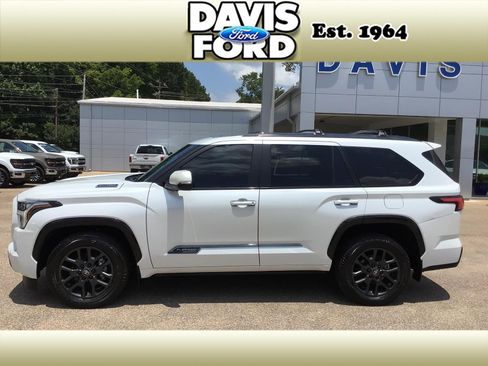Used 2025 Toyota Sequoia Platinum AWD/4WD image 4