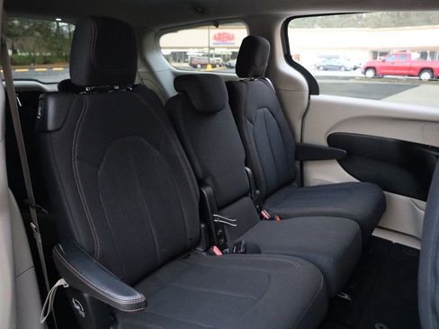 Used 2017 Chrysler Pacifica LX w/ Tire & Wheel Group image 20