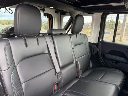 Used 2024 Jeep Wrangler High Altitude AWD/4WD image 24