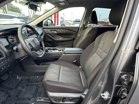 Certified 2025 Nissan Rogue SV image 25