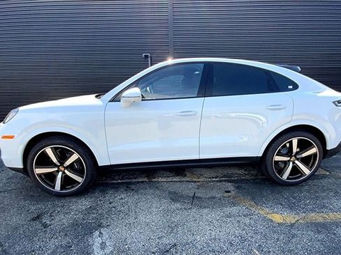 New 2025 Porsche Cayenne Coupe image 2