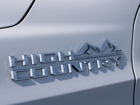 New 2026 Chevrolet Suburban High Country AWD/4WD image 19