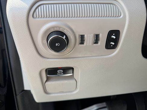 Used 2022 Jeep Wagoneer Series II AWD/4WD image 13
