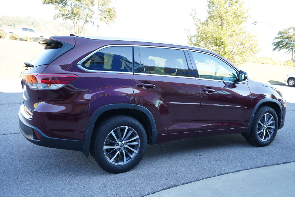 Used 2018 Toyota Highlander XLE AWD/4WD image 10