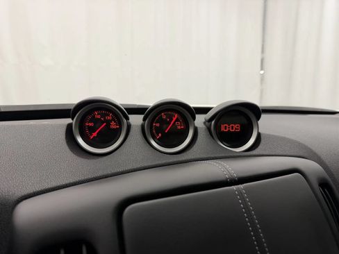 Used 2016 Nissan 370Z Coupe RWD image 18
