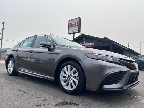 Used 2024 Toyota Camry SE FWD image 1