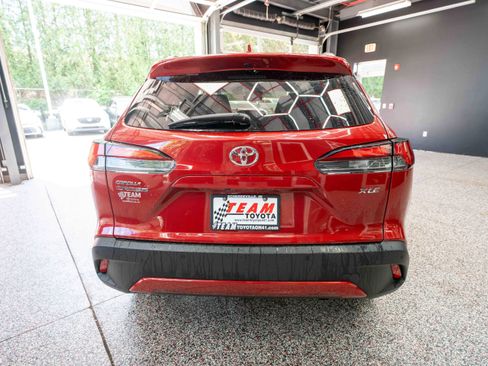 Used 2024 Toyota Corolla Cross XLE FWD image 3