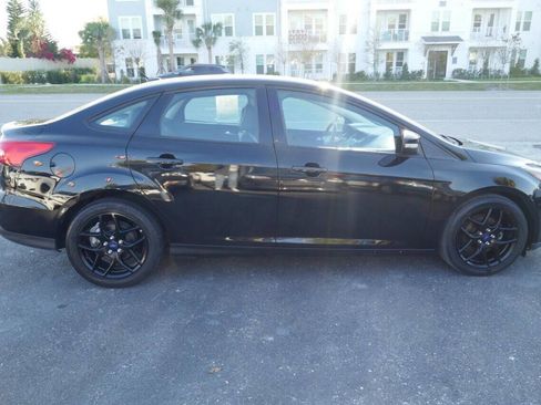 Used 2016 Ford Focus SE w/ Equipment Group 201A image 9