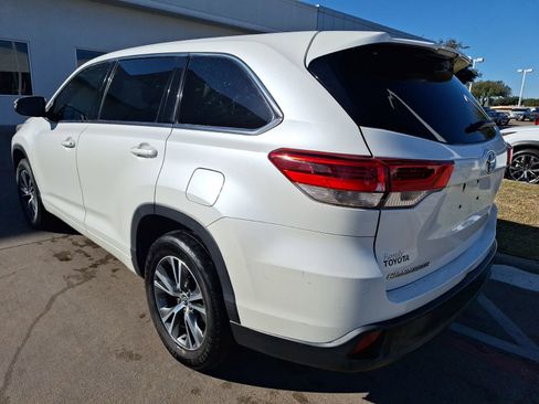 Used 2018 Toyota Highlander LE image 4
