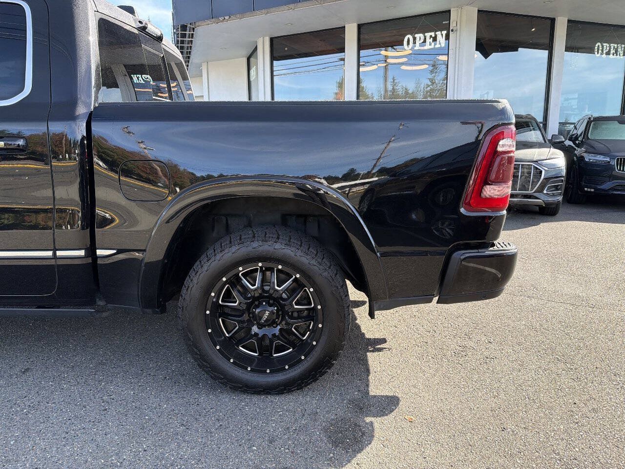 Used 2022 RAM 1500 Limited AWD/4WD image 3