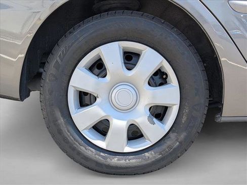 Used 2004 Toyota Camry LE FWD image 21