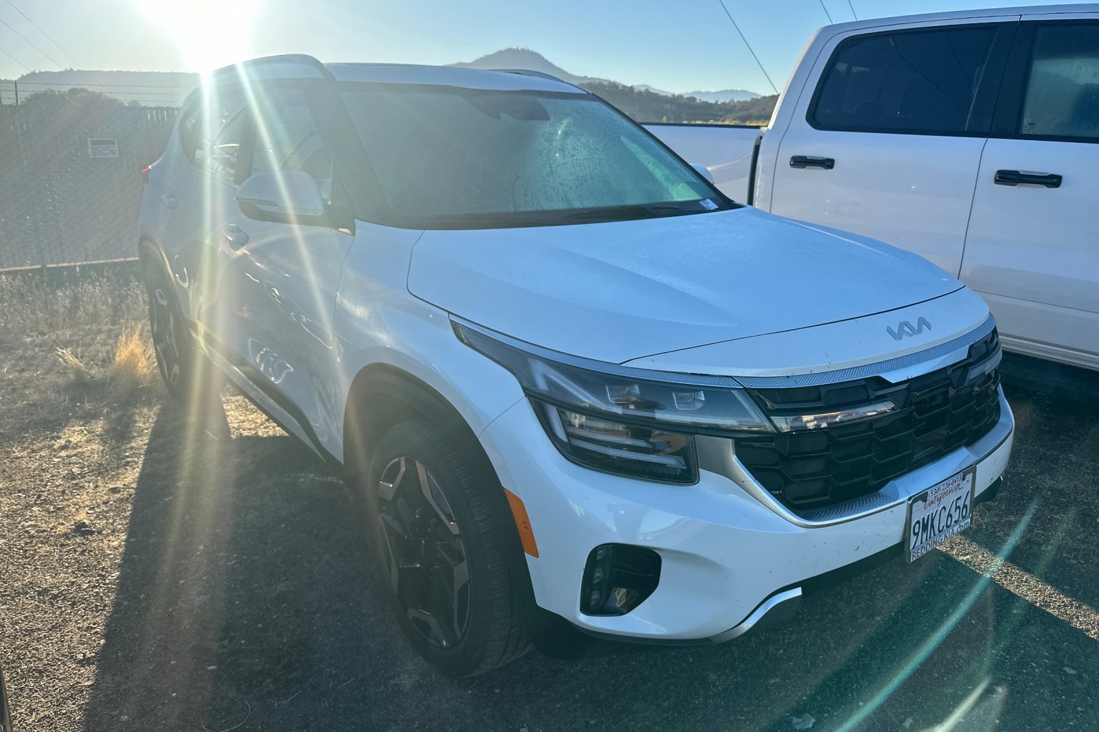Used 2024 Kia Seltos SX w/ SX Sunroof Package AWD/4WD image 2