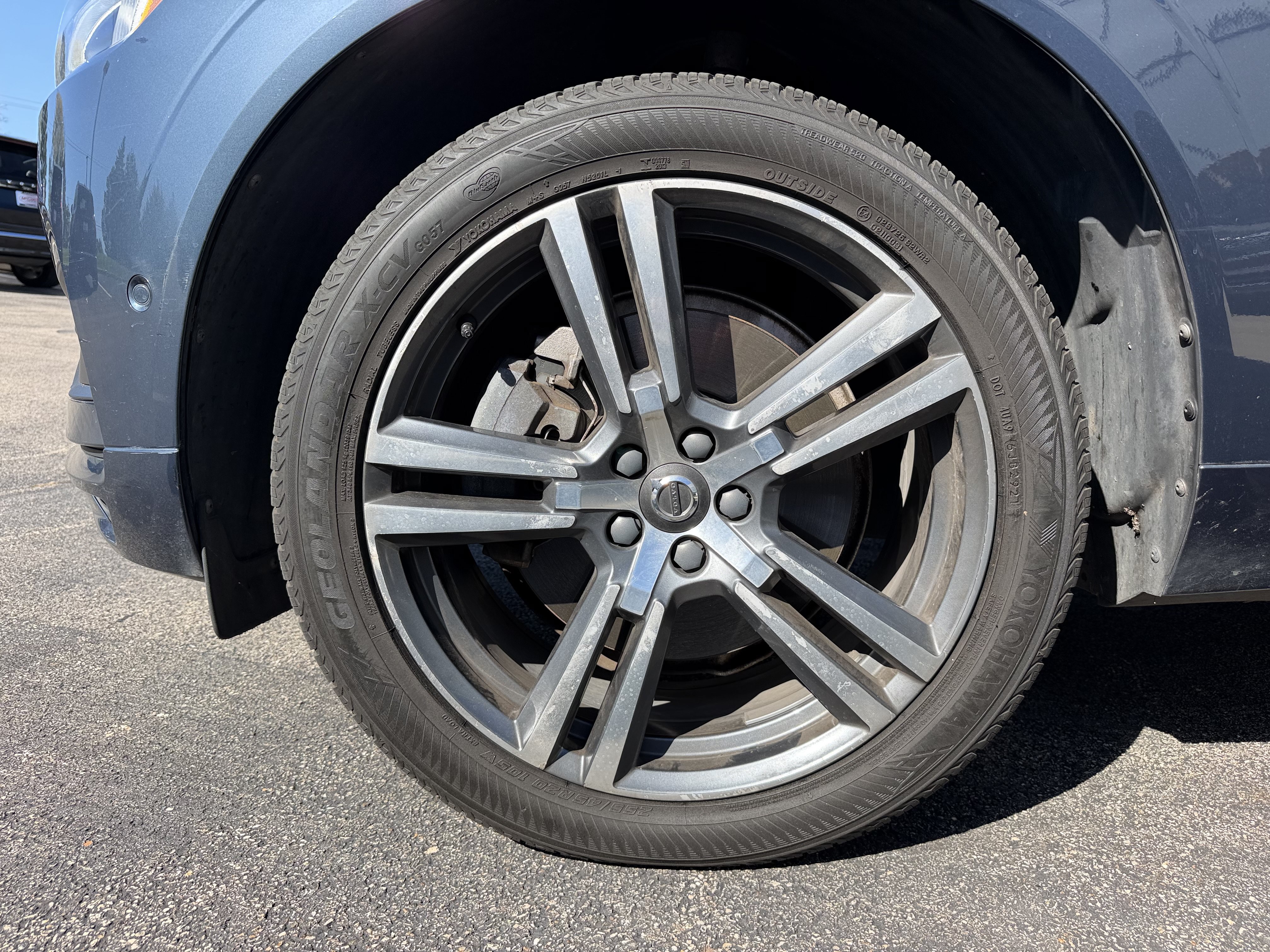 Used 2018 Volvo XC60 T6 Momentum w/ Convenience Package AWD/4WD image 12