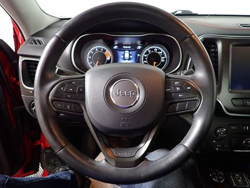 Used 2019 Jeep Cherokee Trailhawk w/ Comfort/Convenience Group AWD/4WD image 29