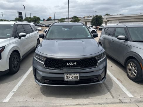 Used 2022 Kia Sorento EX FWD image 2